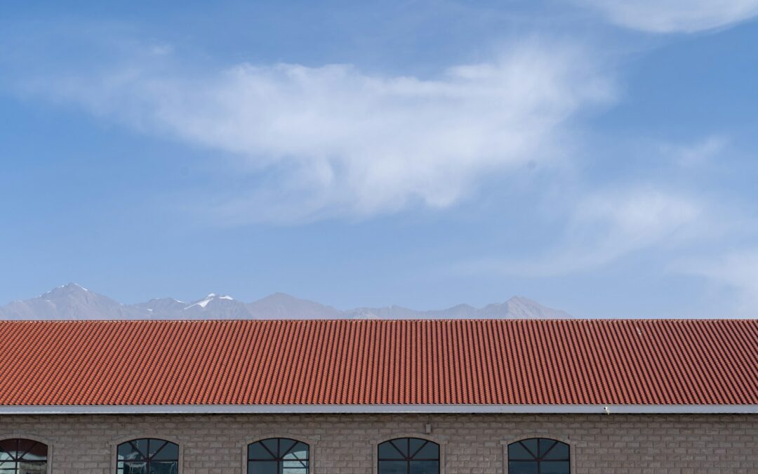 How to Navigate Roofing Construction Projects for Commercial Buildings