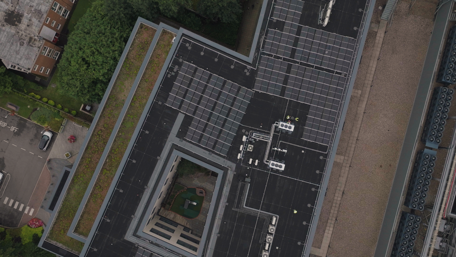 dont-let-it-leak-best-liquid-coatings-for-epdm-roofs-image EPDM rubber coating on flat roof being inspected